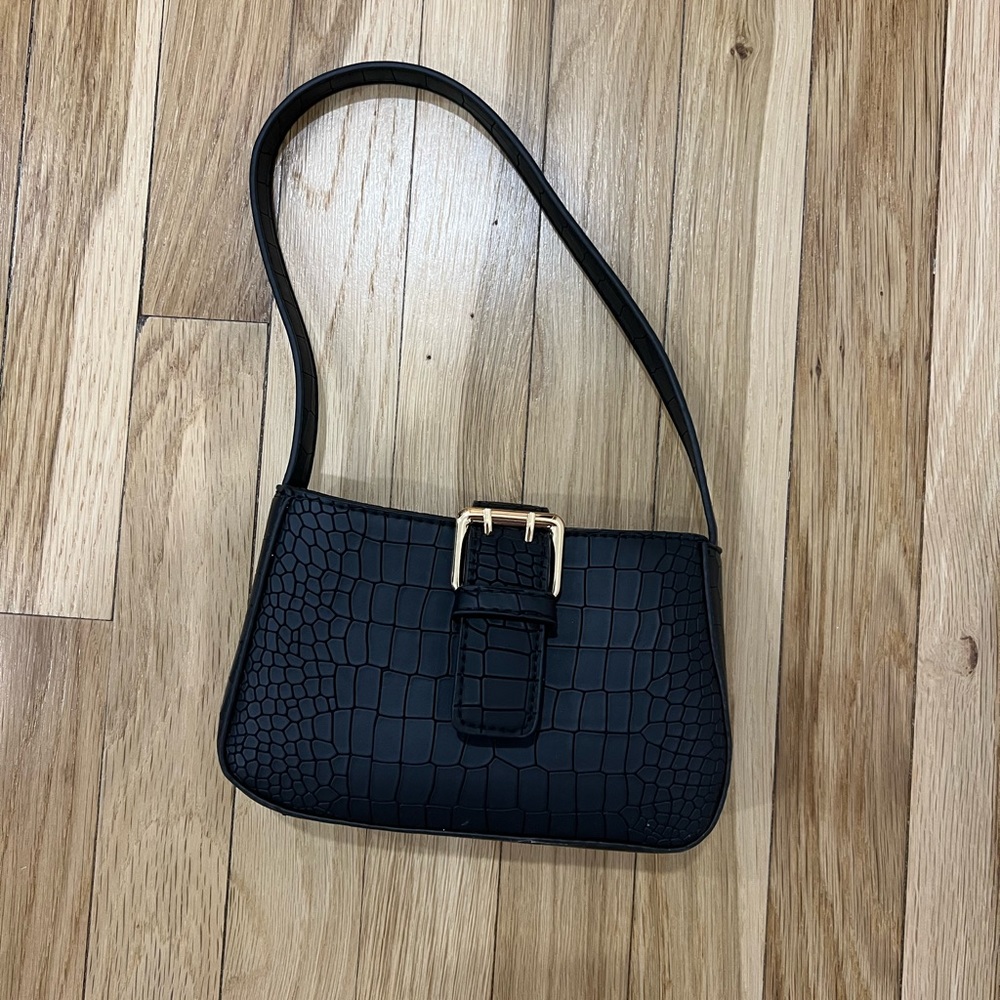 Thrifted small black trendy purse